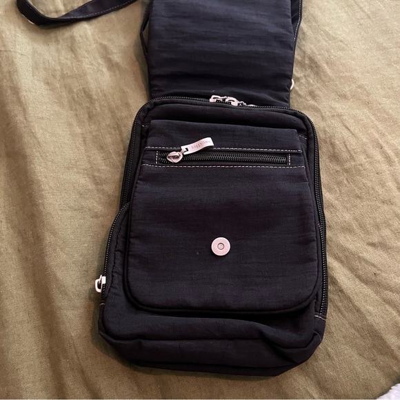 Baggallini Bon Voyage Crossbody in Excellent Gently Used Condition - Picture 3 of 5